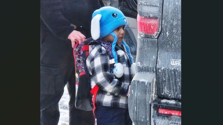 Scene șocante în America: agenții ICE au reținut elevi pe drumul spre școală, inclusiv un copil de 5 ani. Scena socante in America agentii ICE au reinut elevi pe drumul spre scoal inclusiv un copil de 5 ani