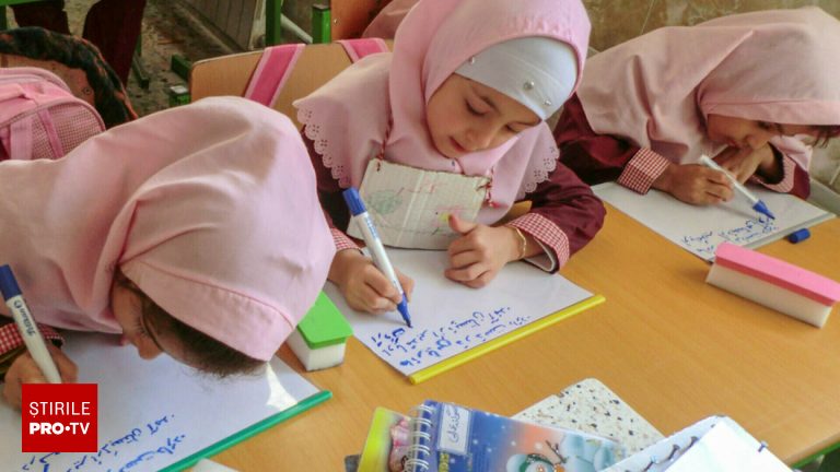 Școlile din Iran se redeschid după valul de proteste din ultima săptămână. Mii de decese de la început Scolile din Iran se redeschid dupa valul de proteste din ultima saptamana Mii de decese de la inceput