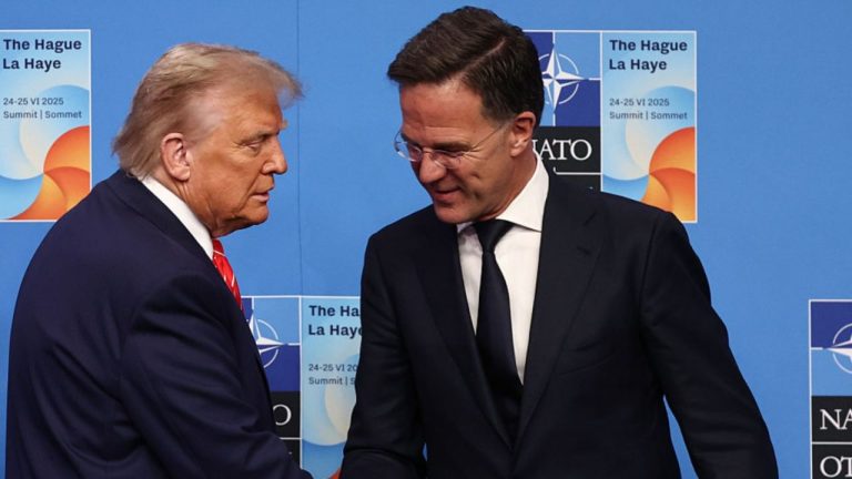 Trump anunță un „acord preliminar” cu NATO referitor la Groenlanda și renunță la tarifele vamale pentru Europa Trump anunta un acord preliminar cu NATO referitor la Groenlanda si renunta la tarifele vamale pentru Europa