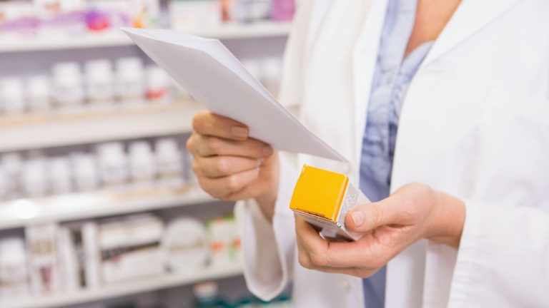 UE modifică regulile pentru medicamente. Companiile sunt obligate să constituie stocuri minime și să negocieze cu statele membre. UE modifica regulile pentru medicamente Companiile sunt obligate sa constitutie stocuri minime si sa negocieze cu statele membre