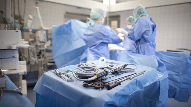 Un german a fost obligat să plătească 42.000 de euro pentru un transplant de rinichi, deoarece nu a dorit să aștepte 9 ani. Un german a fost obligat sa plateasca 42000 de euro pentru un transplant de rinichi deoarece nu a dorit sa astepte 9 ani