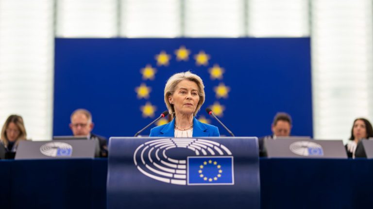 Ursula von der Leyen a trecut cu succes prin a patra motiune impotriva sa Vot majoritar de sustinere in PE