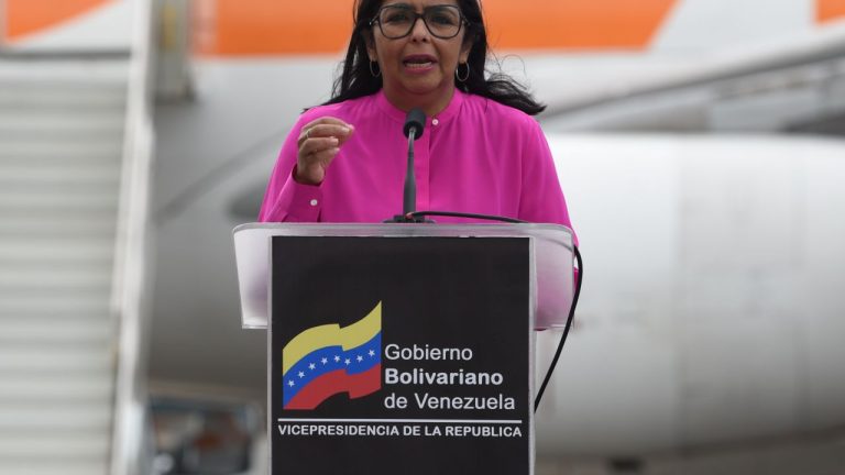 Zeci de detinuti politici eliberati din Venezuela Multi altii sunt inca incarcerati iar familiile lor dorm in fata penitenciarelor