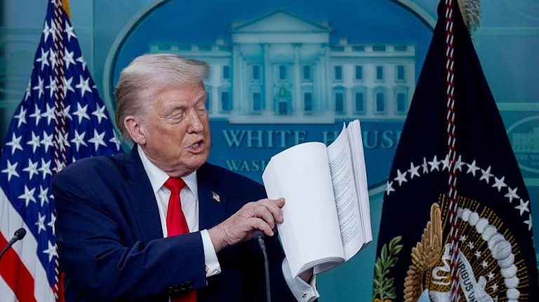 Liderul de stat care imită stilul lui Trump. A instituit tarife comerciale de 30% asupra unui stat învecinat. liderul de stat care imita stilul lui trump a instituit tarife comerciale de 30 asupra unui stat invecinat