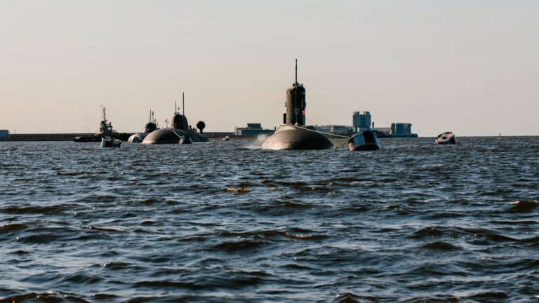 Australia a declarat o investiție inițială de peste 2 miliarde de euro pentru un nou șantier naval dedicat submarinelor nucleare. Australia a declarat o investitie initiala de peste 2 miliarde de euro pentru un nou santier naval dedicat submarinelor nucleare