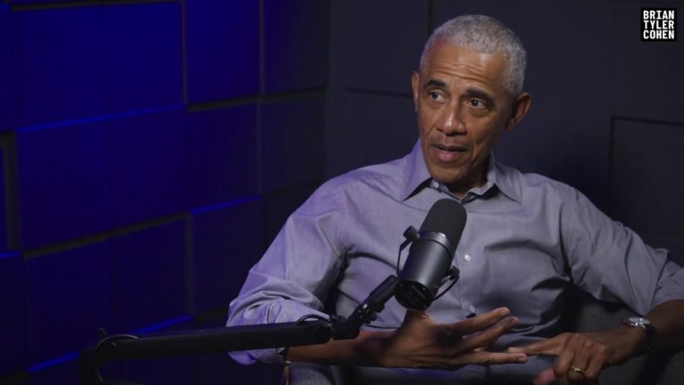 Barack Obama a recunoscut într-un podcast că „extratereștrii există, dar nu i-a văzut”: „Nu sunt ținuți în Zona 51” Barack Obama a reconoscut intr un podcast ca extraterestrii exista dar nu i a vazut nu sunt tinuti in Zona 51
