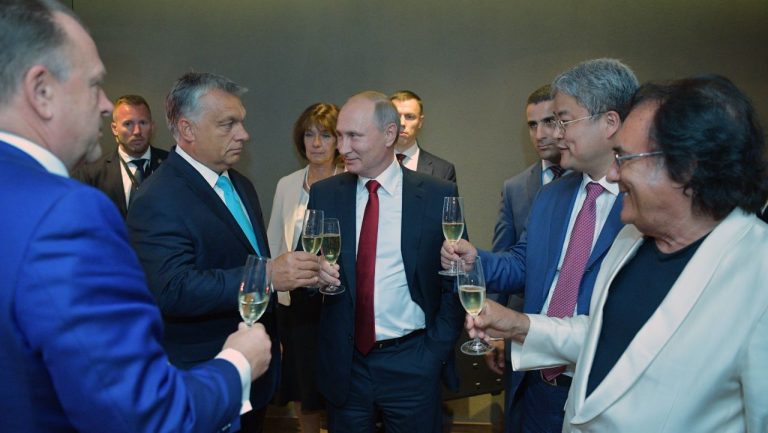 „Bătrânul Continent, livrat la cheie”. Viktor Orban solicită un acord de securitate pentru Europa, care să fie aprobat și de Rusia. Batranul Continent livrat la cheie Viktor Orban solicita un acord de securitate pentru Europa care sa fie aprobat si de Rusia