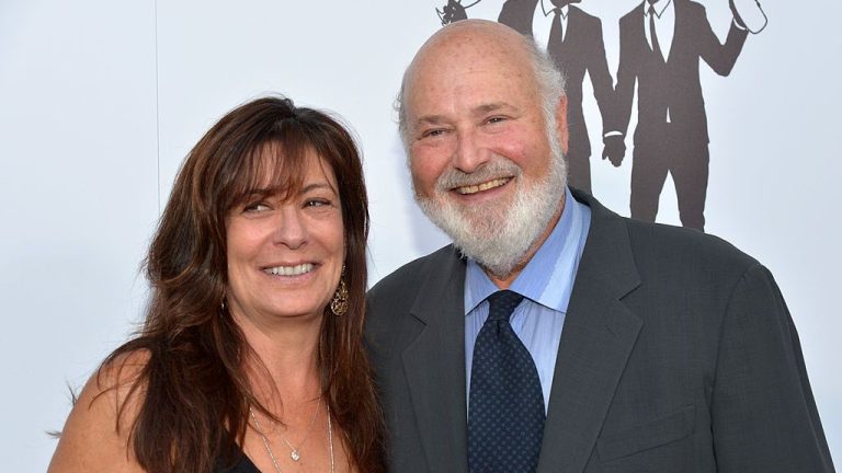 Fiul lui Rob Reiner, acuzat de uciderea părinților, a declarat că este nevinovat. Se confruntă cu riscul unei pedepse pe viață sau chiar a pedepsei cu moartea. Fiul lui Rob Reiner acuzat de uciderea parintilor a declarat ca este nevinovat Se confrunta cu riscul unei pedepse pe viata sau chiar a pedepsei cu moartea