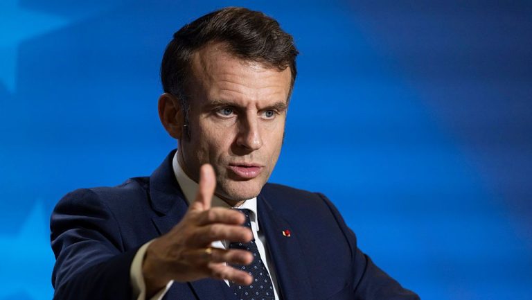 Macron l-a rugat pe Trump să ridice sancțiunile împotriva cetățenilor europeni. „Nu voi ceda” Macron l a rugat pe Trump sa ridice sanciunile impotriva cetenilor europeni Nu voi cede