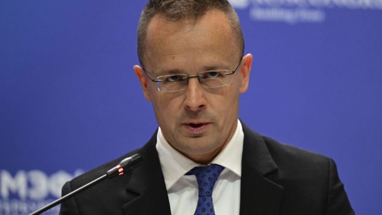 Ministrul ungar de externe: „Vom împiedica adoptarea celui de-al 20-lea pachet de sancțiuni europene împotriva Rusiei” Ministrul ungar de externe Vom impiedica adoptarea celui de al 20 lea pachet de sanctiuni europene impotriva Rusiei