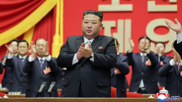 Nicio surpriză în Coreea de Nord: Kim Jong Un a fost reales la al IX-lea congres. „A încheiat metoda de gestionare a crizelor” Nicio surpriza in Coreea de Nord Kim Jong Un a fost reales la al IX lea congres A incheiat metoda de gestionare a crizelor