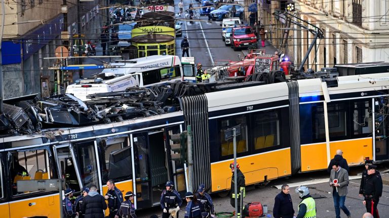 O persoană a decedat și mai multe au fost rănite după deraiarea unui tramvai la Milano. FOTO O persoana a decedat si mai multe au fost ranite dupa deraiarea unui tramvai la Milano FOTO