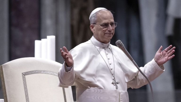 Papa Leon face un apel pentru incetarea imediata a razboiului din Ucraina Pacea nu poate fi intarziata