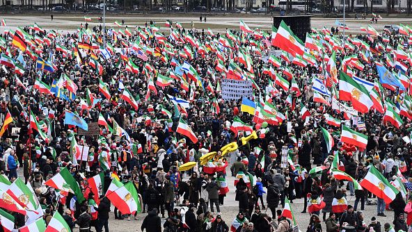 Protest la Munchen împotriva regimului iranian. 200.000 de oameni cer să cadă Republica Islamică. GALERIE FOTO Protest la Munchen impotriva regimului iranian 200000 de oameni cer sa cada Republica Islamica GALERIE FOTO