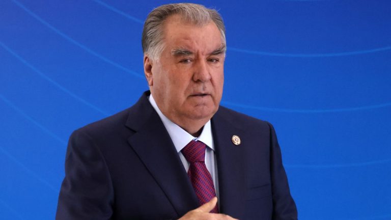 Șeful de stat „dispărut” de două săptămâni. Atmosferă de doliu la televiziunea națională. Seful de stat disparut de doua saptamani Atmosfera de doliu la televiziunea nationala