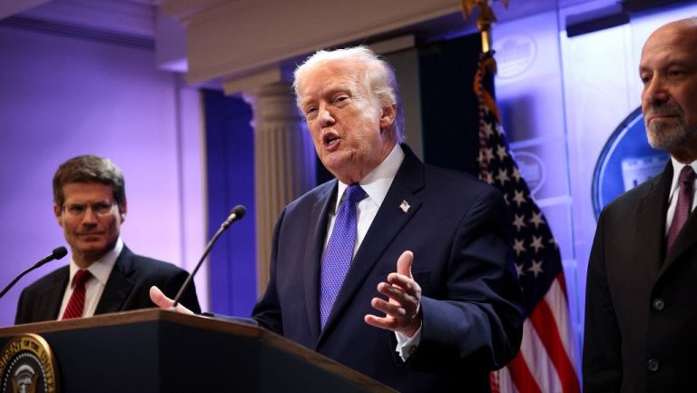 Trump a semnat un nou tarif global de 10% pentru toate țările, care va fi implementat „aproape imediat”. Cine a fost scutit? Trump a semnat un nou tarif global de 10 pentru toate tarile care va fi implementat aproape imediat Cine a fost scutit