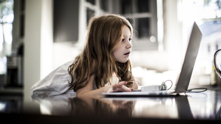 UE doreste sa dezvolte o aplicatie pentru prevenirea hartuirii online Copiii au dreptul sa se simta in siguranta pe internet
