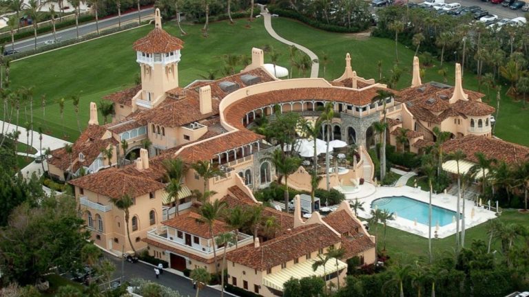 Un barbat a fost impuscat mortal incercand sa intre ilegal in resortul Mar a Lago Unde se afla Trump