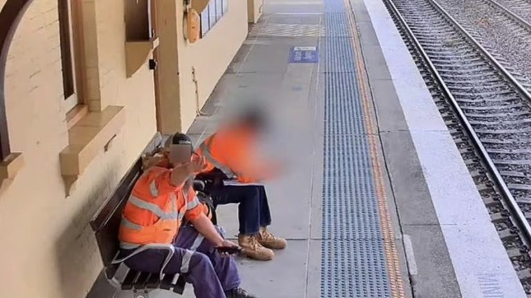 Un mecanic de locomotivă din Australia a fost concediat după ce a realizat un gest neașteptat în timpul muncii. Un mecanic de locomotiva din Australia a fost concediat dupa ce a realizat un gest neasteptat in timpul muncii