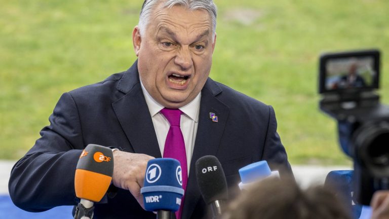 Viktor Orban pierde cu 20% în fața opoziției și desfășoară trupe la granița cu Ucraina Viktor Orban pierde cu 20 in fata opozitiei si desfasoara trupe la granita cu Ucraina