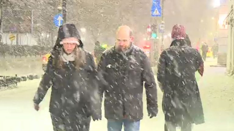 Nou episod de iarnă, cu ninsori abundente și viscol intens. Ce județe sunt afectate de coduri de vreme rea? nou episod de iarna cu ninsori abundente si viscol intens ce judete sunt afectate de coduri de vreme rea