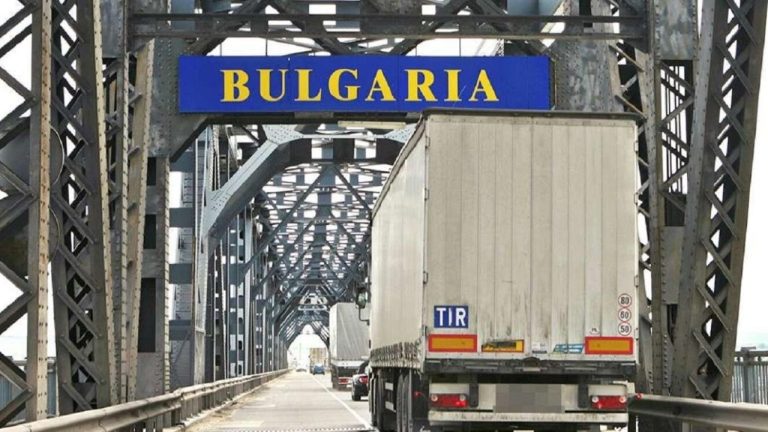 Trafic îngreunat pe Podul Prieteniei duminică și luni din cauza condițiilor meteorologice. Recomandările din partea autorităților trafic ingreunat pe podul prieteniei duminica si luni din cauza conditiilor meteorologice recomandarile din partea autoritatilor