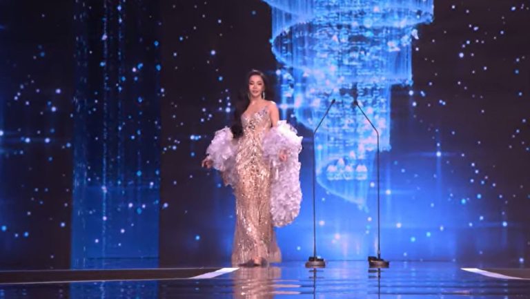 A rămas fără dinți pe scenă, la un concurs de Miss. Cum a făcut fata față situației jenante. A ramas fara dinti pe scena la un concurs de Miss Cum a facut fata fata situatiei jenante