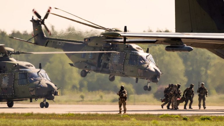 Avertisment NATO Aliaii trebuie sa dezvolte urgent arme noi pentru a face faa Rusiei si Iranului
