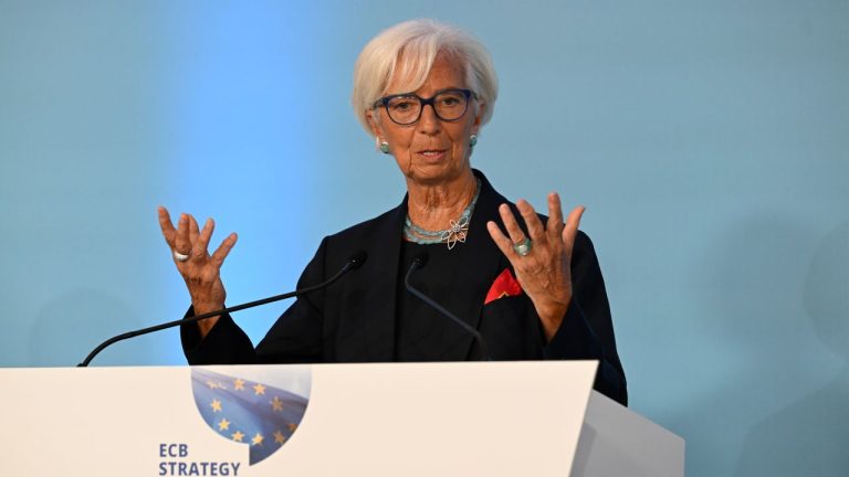 Christine Lagarde: BCE va lua „toate măsurile necesare” pentru a ține sub control inflația în contextul războiului din Orientul Mijlociu Christine Lagarde BCE va lua toate masurile necesare pentru a tine sub control inflatia in contextul razboiului din Orientul Mijlociu