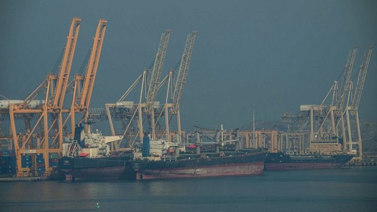 Crestere semnificativa a preturilor petrolului Stramtoarea Ormuz blocata din cauza razboiului din Orientul Mijlociu