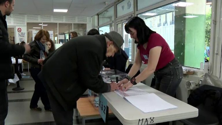 Cutremur politic la alegerile locale din Franta Extrema dreapta inregistreaza o ascensiune spectaculoasa