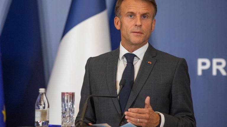 Emmanuel Macron solicită Israelului să aibă discuții directe cu Libanul și se oferă să le organizeze la Paris. Emmanuel Macron solicta Israelului sa aiba discutii directe cu Libanul si se ofera sa le organizeze la Paris