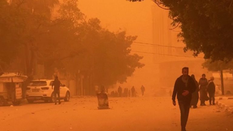 Furtună colosală de nisip în Orientul Mijlociu: Liban, Israel și Egipt afectate, vizibilitatea a scăzut dramatic Furtuna colosala de nisip in Orientul Mijlociu Liban Israel si Egipt afectate vizibilitatea a scazut dramatic