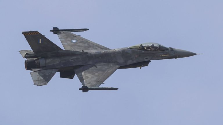 Grecia extrem de activa Rachete Patriot si avioane de lupta pentru apararea Bulgariei dupa livrarea de nave de razboi si F 16 pentru Cipru