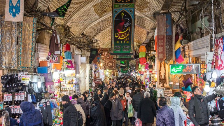 Iranul anunta o crestere cu peste 60 a salariului minim Care este salariul actual al unui iranian obisnuit
