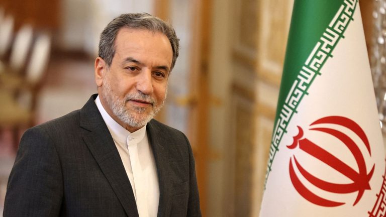 Ministrul iranian de Externe: Iranul primește „cooperare militară” din partea Rusiei și Chinei Ministrul iranian de Externe Iranul primest cooperare militara din partea Rusiei si Chinei
