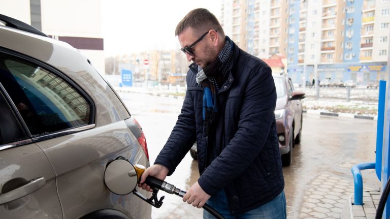 Motorina nu va mai cobori la preturi mici 10 lei l va deveni noul standard avertizeaza un expert