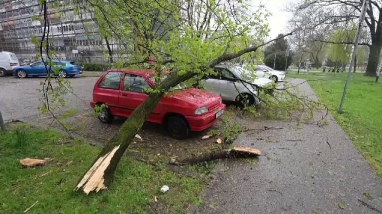 O furtuna violenta a cauzat distrugeri mari in Zagreb Mai multe persoane au fost lovite de obiecte imprastiate de vant