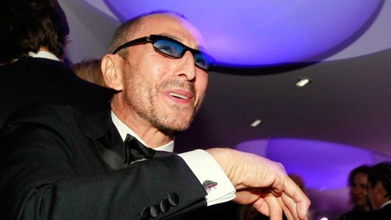 Omul de afaceri rus, fost candidat la prezidențiale, Umar Dzhabrailov „s-a sinucis”, un pistol fiind găsit lângă el. Omul de afaceri rus fost candidat la prezidentiale Umar Dzhabrailov s a sinucis un pistol fiind gasit langa el