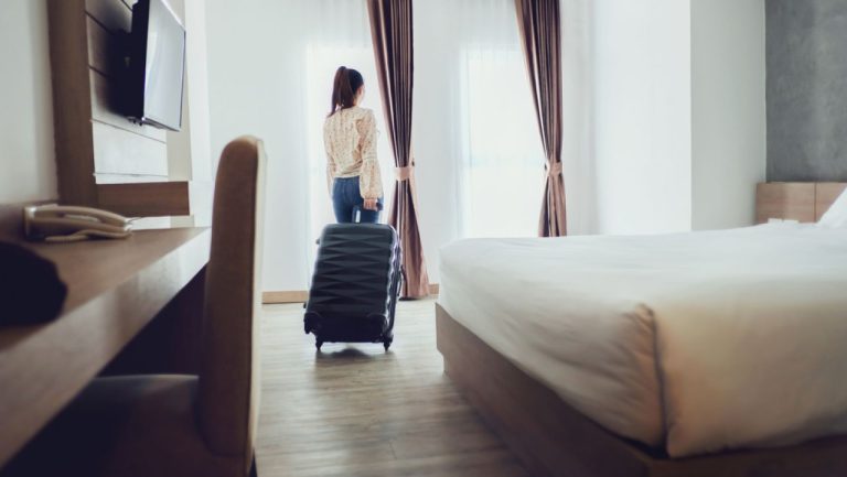 Oportunitatea unică oferită de o platformă: Cum turiștii pot fi plătiți cu 4.300 de euro pentru a se relaxa în hoteluri de lux. Oportunitatea unica oferita de o platforma Cum turistii pot fi platiti cu 4300 de euro pentru a se relaxa in hoteluri de lux