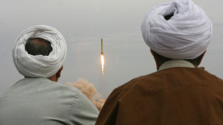 Primul indiciu cu privire la numele viitorului lider al Iranului: „Numele va fi Khamenei” Primul indiciu cu privire la numele viitorului lider al Iranului Numele va fi Khamenei