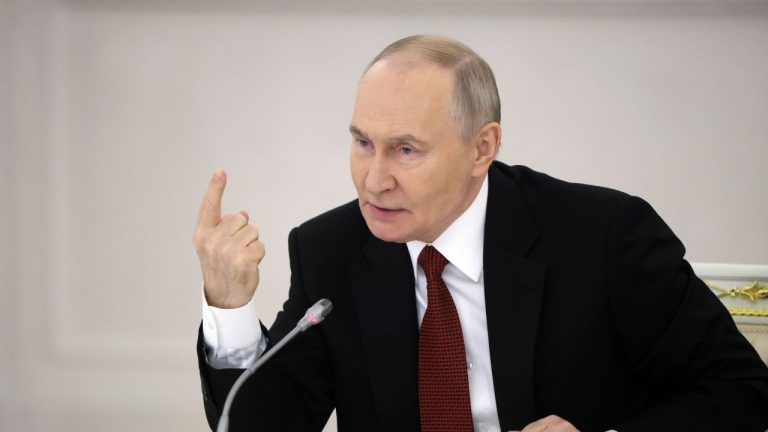 Putin ameni Europa Rusia ar putea suspenda livrarile de gaze Liderul de la Kremlin afirm c i ndreapt atentia spre pieele emergente