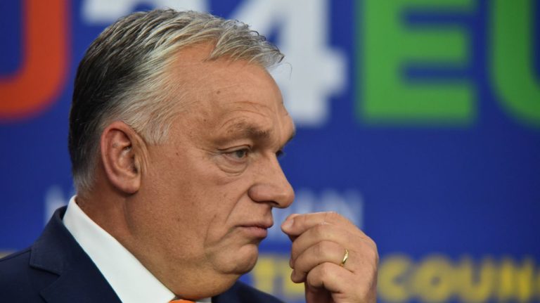 Rușii ar fi sugerat organizarea unei tentative de asasinat împotriva lui Viktor Orban pentru a-i spori șansele în alegeri (WP) Rusi ar fi sugerat organizarea unei tentative de asasinat impotriva lui Viktor Orban pentru a i spori sansele in alegeri WP