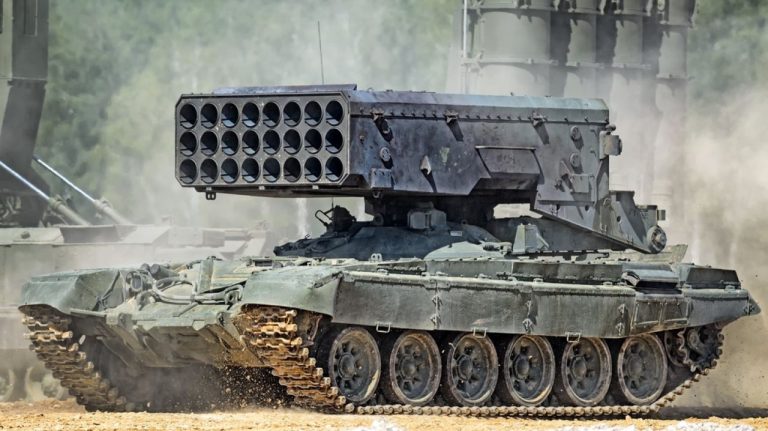 SUA furnizează armament în cantități mari pentru trei țări. Acestea vor achiziționa echipamente în valoare de peste 16,5 miliarde de dolari. SUA furnizeaza armament in cantitati mari pentru trei tari ACestea vor achizitiona echipamente in valoare de peste 165 miliarde de dolari