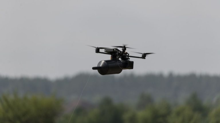 Scandalul Rheinmetall: CEO-ul compară dronele ucrainene cu „Lego”, compania încearcă să appeaseze conflictul cu Kievul Scandalul Rheinmetall CEO ul compara dronele ucrainene cu Lego compania incearca sa appeaseze conflictul cu Kievul