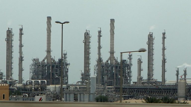 Statul care isi reduce productia si rafinarea de petrol din motive de precautie Decizia este luata pe fondul razboiului cu Iranul