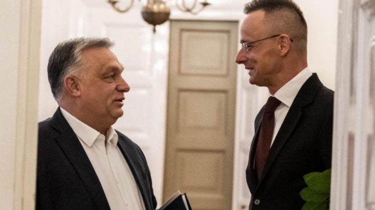 Titlul rescris ar fi: „Șeful diplomației ungare: „Nu suntem proști, suntem maghiari”.” Titlul rescris ar fi Seful diplomatiei ungare Nu suntem prosti suntem maghiari