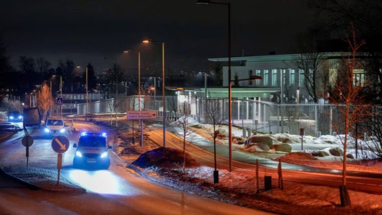 Trei frati norvegieni de origine irakiana retinuti pentru un possible atac cu bomba asupra Ambasadei SUA din Oslo