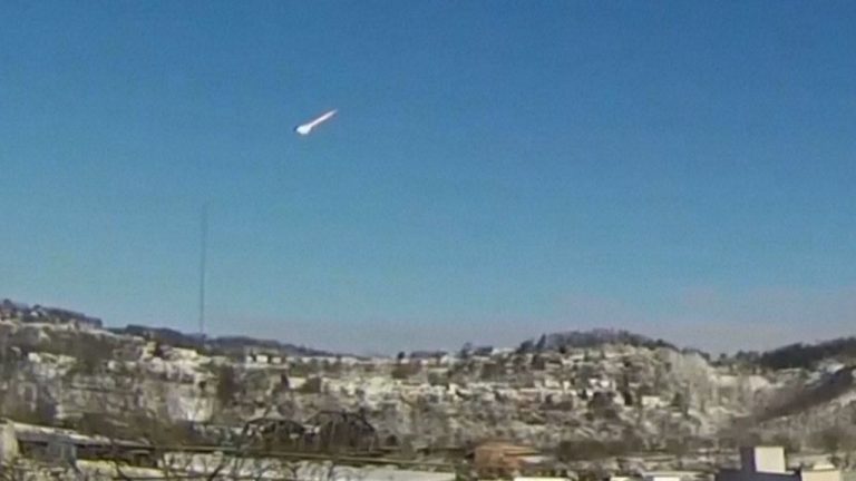 Un meteorit de sapte tone a cazut in Statele Unite cu o viteza de 72000 kmh si s a dezintegrat emitand un zgomot asurzitor VIDEO
