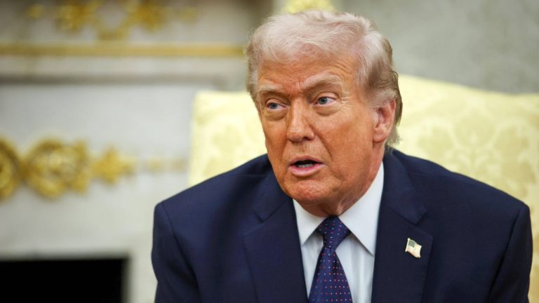 WSJ: Donald Trump nu intenționează să lanseze alte atacuri asupra obiectivelor energetice din Iran. Tensiunile continuă să fie ridicate în Golf. WSJ Donald Trump nu intentioneaza sa lanseze alte atacuri asupra obiectivelor energetice din Iran Tensiunile continua sa fie ridicate in Golf